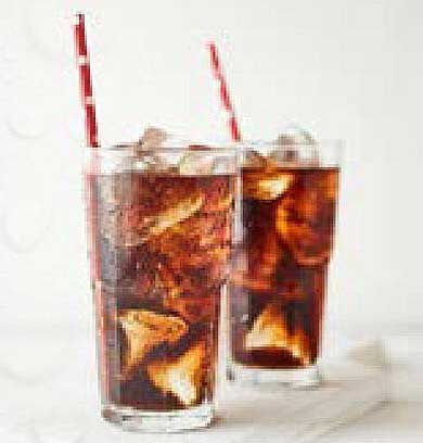 Erfrischendes Cola-Getränk im Trinken-Prospekt