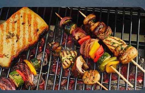 Grillspieße mit Gemüse und Hühnchen