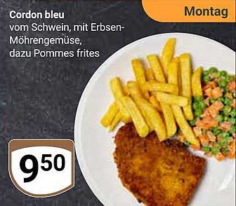 Cordon bleu vom Schwein, mit Erbsen-Möhrengemüse, dazu Pommes frites