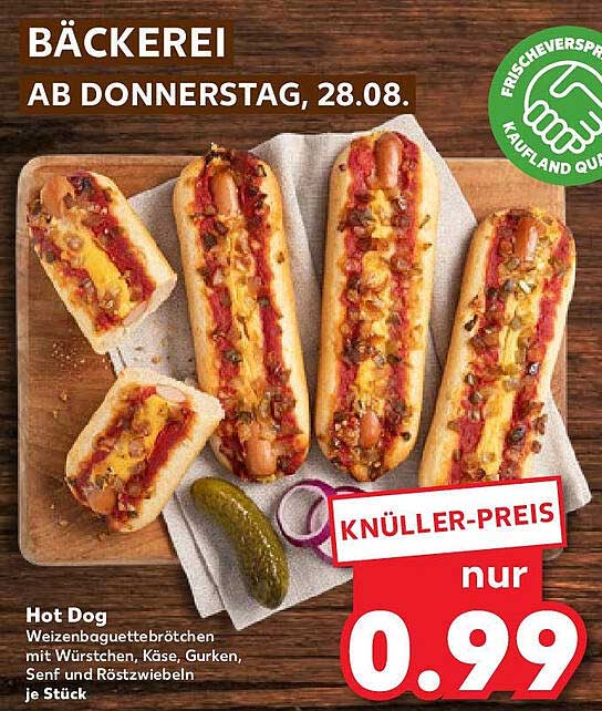 Hot Dog mit Würstchen, Käse, Gurken, Senf und Röstzwiebeln je Stück