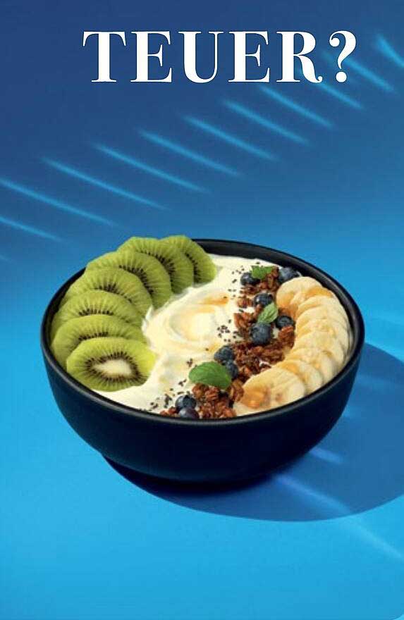 Die perfekte Kombination: Frischer Joghurt mit Obst und Müsli