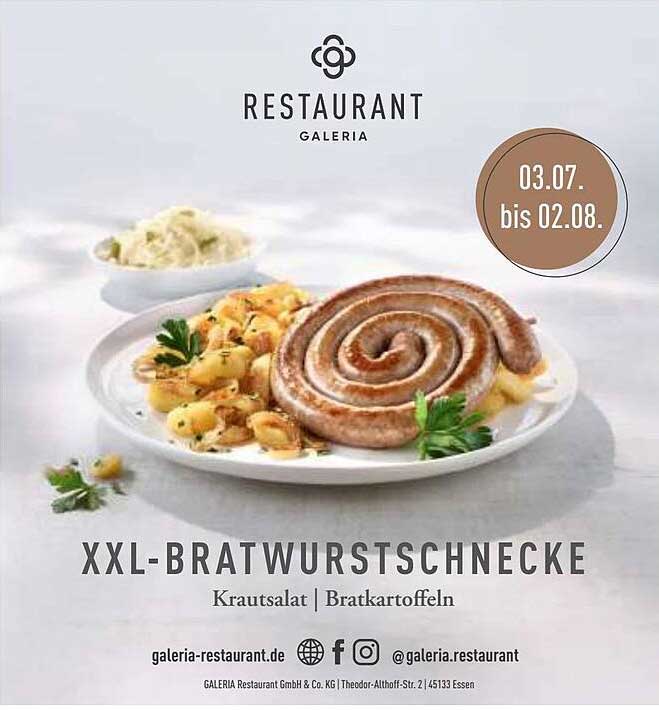 XXL-Bratwurstschnecke mit Krautsalat und Bratkartoffeln