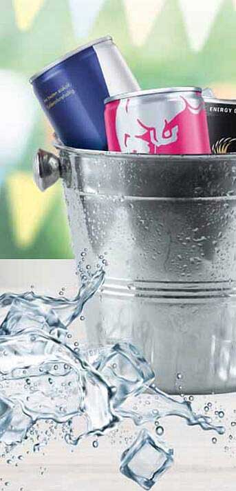 Erfrischende Energydrinks im Kühl-Eimer