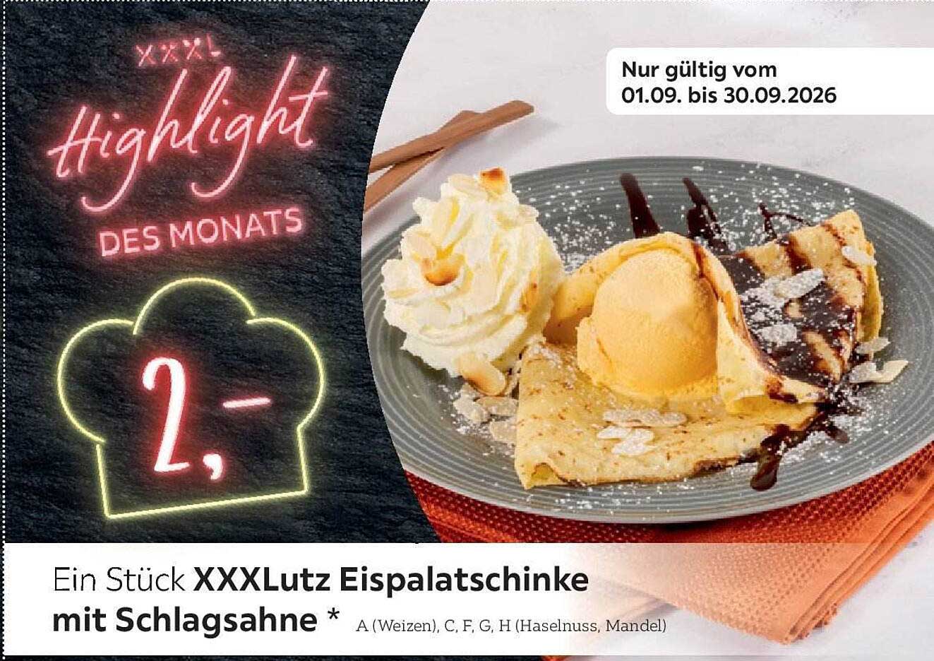 Ein Stück XXXLutz Eispalatschinke mit Schlagsahne