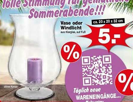 Vase oder Windlicht aus Klarglas, auf Fuß