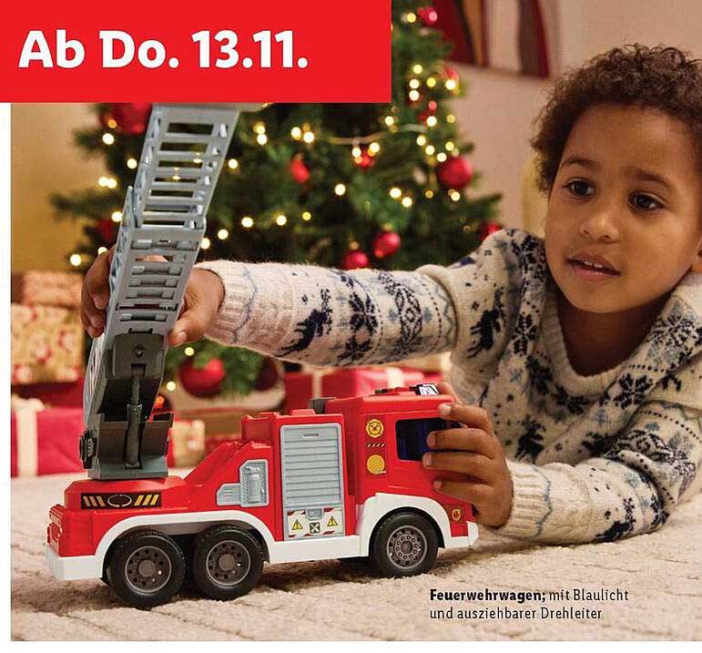 Feuerwehrwagen; mit Blaulicht und ausziehbarer Drehleiter