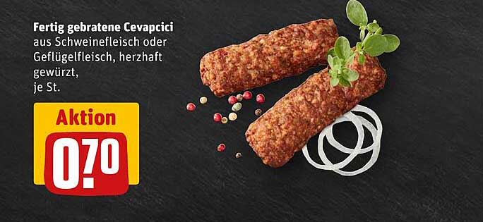 Fertig gebratene Cevapcici aus Schweinefleisch oder Geflügelfleisch, herzhaft gewürzt, je St.