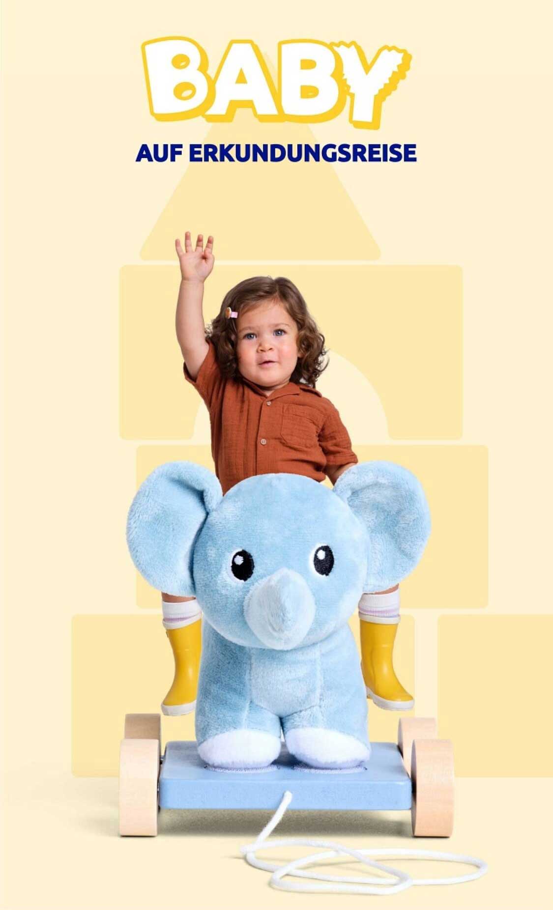 Baby auf Erkundungsreise mit dem niedlichen Elefant