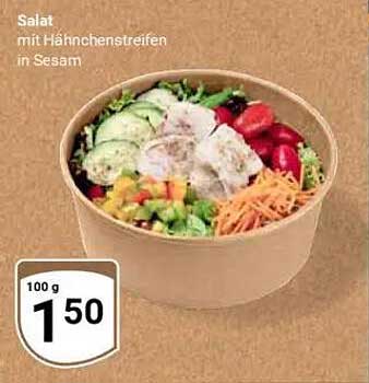 Salat mit Hähnchenstreifen in Sesam