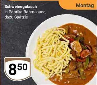 Schweinegulasch in Paprika-Rahmsauce, dazu Spätzle