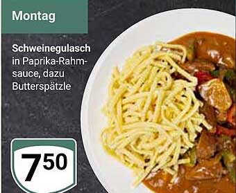 Schweinegulasch in Paprika-Rahmsauce, dazu Butterspätzle