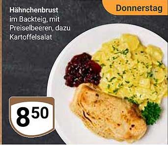 Hähnchenbrust im Backteig, mit Preiselbeeren, dazu Kartoffelsalat