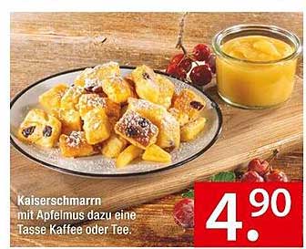 Kaiserschmarrn mit Apfelmus und eine Tasse Kaffee oder Tee