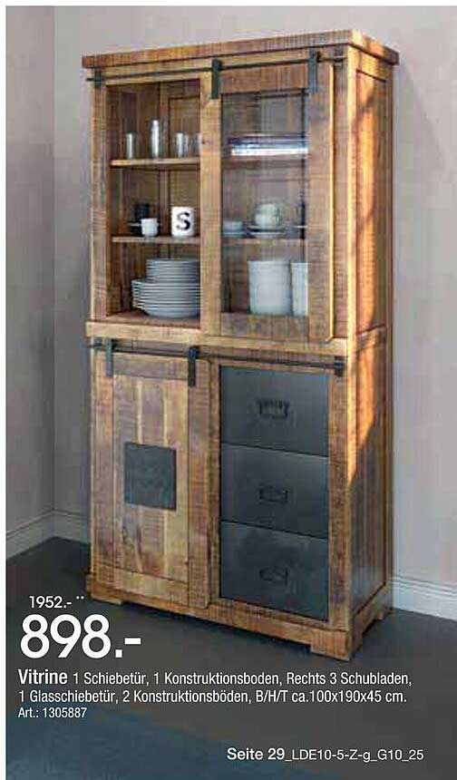 Vitrine aus massivem Holz mit Glastür und vielen Ablageflächen