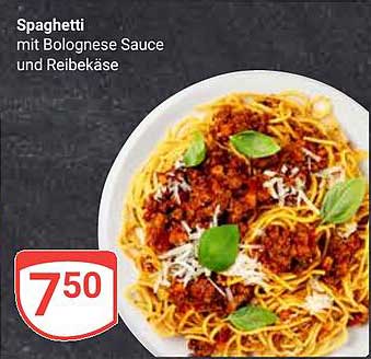 Spaghetti mit Bolognese Sauce und Reibekäse