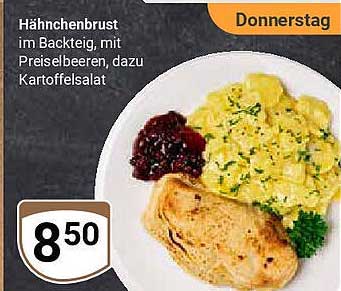 Hähnchenbrust im Backteig, mit Preiselbeeren, dazu Kartoffelsalat