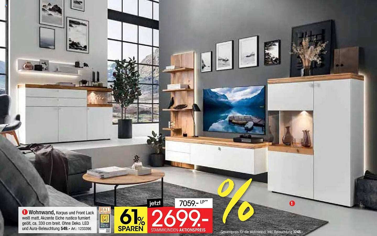 Wohnwand, Korpus und Front Lack weiß matt, Akzente Eiche rustico furniert geölt, ca. 330 cm breit. Ohne Deko. LED und Aura-Beleuchtung