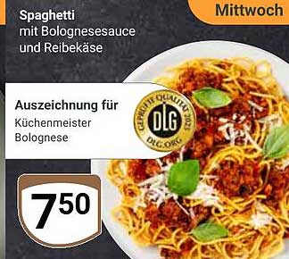 Spaghetti mit Bolognesesauce und Reibekäse