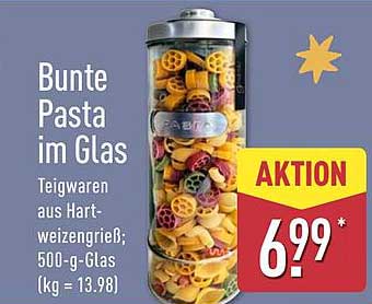 Bunte Pasta im Glas