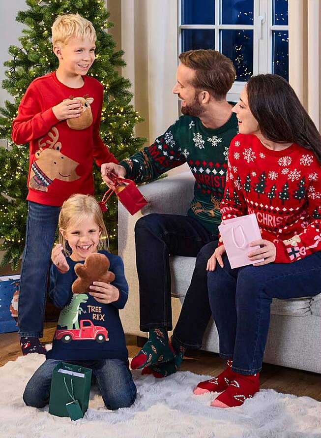 Weihnachtspullover für die ganze Familie