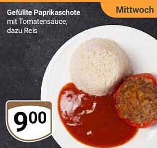 Gefüllte Paprikaschote mit Tomatensauce, dazu Reis