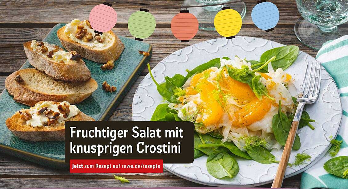 Fruchtiger Salat mit knusprigen Crostini