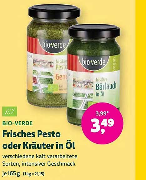 Frisches Pesto oder Kräuter in Öl