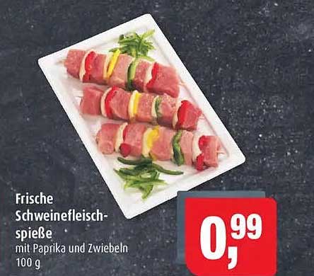 Frische Schweinefleischspieße mit Paprika und Zwiebeln