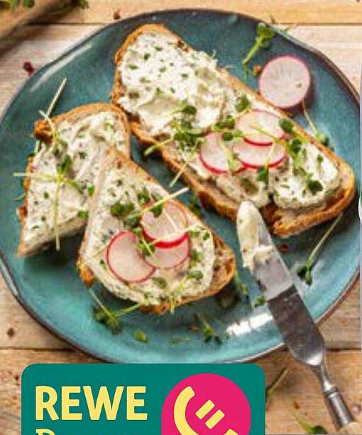 Frischkäseaufstrich mit Radieschen auf Vollkornbrot