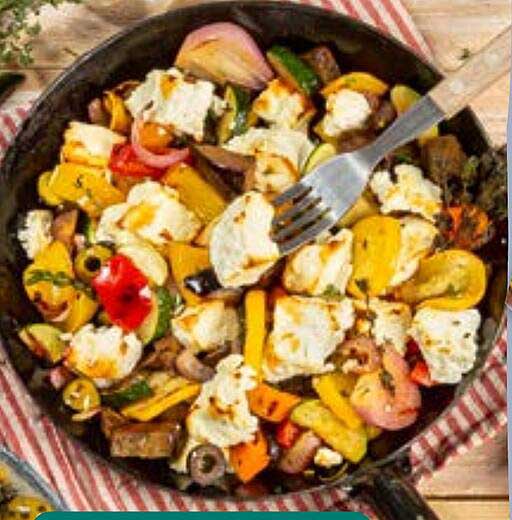 Saisonale Gemüsepfanne mit Feta und Grillgemüse