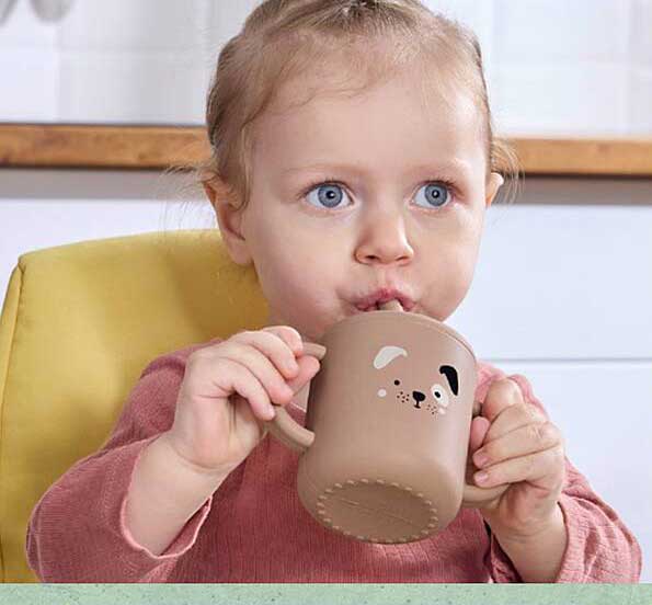 Süßer Kinderbecher mit Hunde-Motiv
