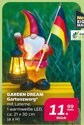 GARDEN DREAM Gartenzwerg* mit Laterne, 1 warmweiße LED, ca. 21 x 30 cm (ø x H)