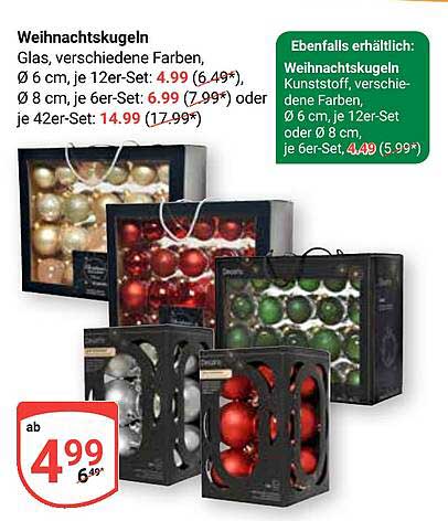 Weihnachtskugeln in verschiedenen Farben und Größen