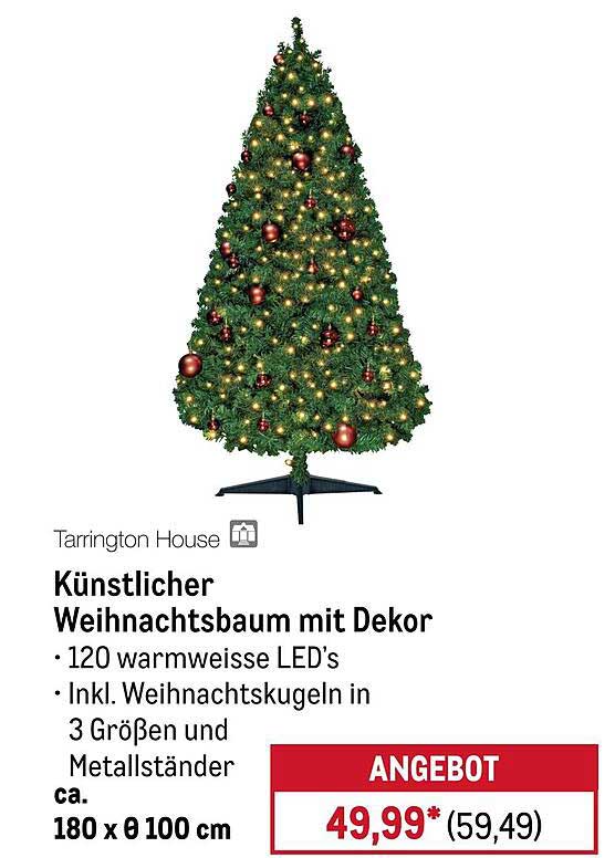 Künstlicher Weihnachtsbaum mit Dekor
