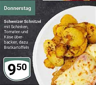 Schweizer Schnitzel mit Schinken, Tomaten und Käse überbacken, dazu Bratkartoffeln