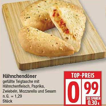 Hähnchendöner gefüllte Teigtasche mit Hähnchenfleisch, Paprika, Zwiebeln, Mozzarella und Sesam
