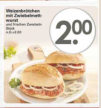 Weizenbrötchen mit Zwiebelmettwurst und frischen Zwiebeln