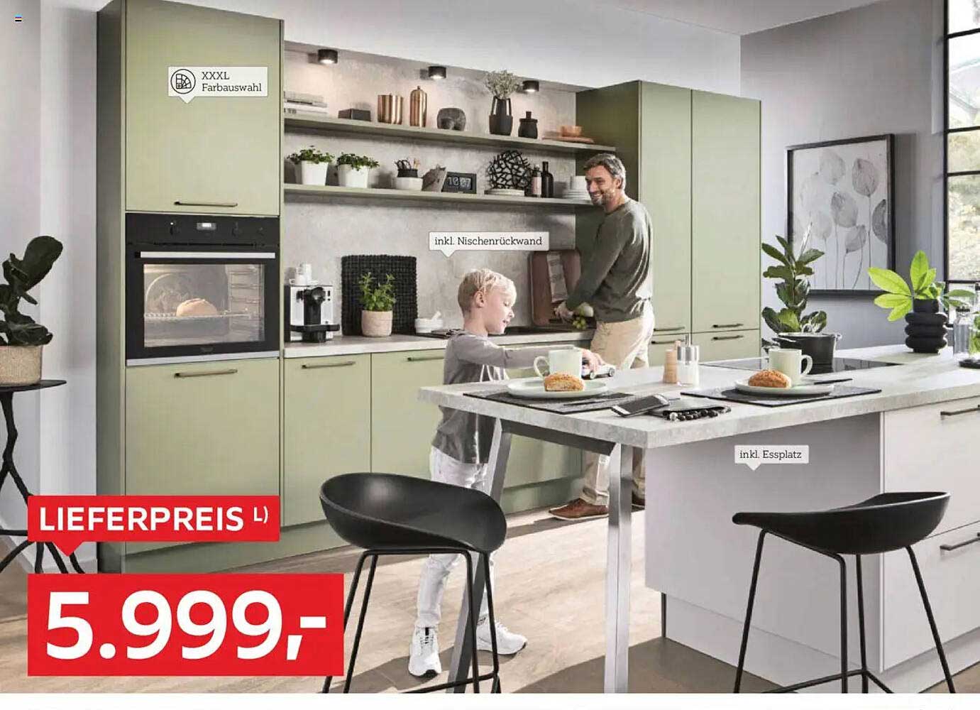 Moderne Küchenzeile mit hochwertigen Geräten und durchdachtem Design