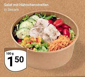 Salat mit Hähnchenstreifen in Sesam
