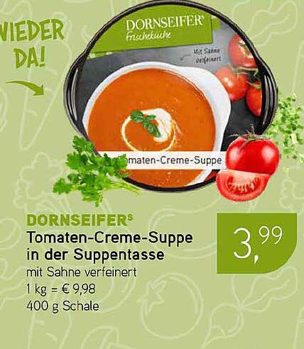 Tomaten-Creme-Suppe in der Suppentasse mit Sahne verfeinert