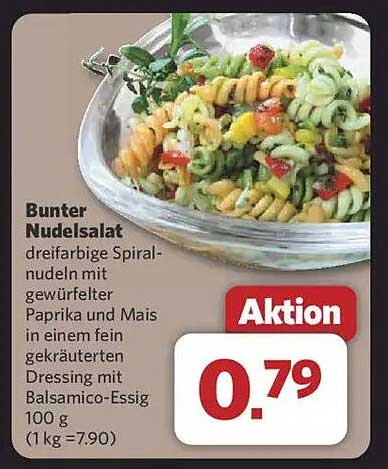 Bunter Nudelsalat - dreifarbige Spiralnudeln mit gewürfelter Paprika und Mais