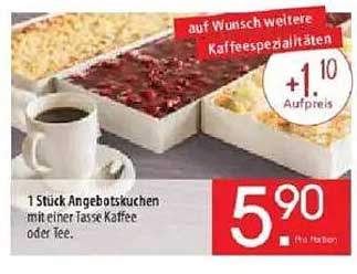1 Stück Angebotskuchen mit einer Tasse Kaffee oder Tee