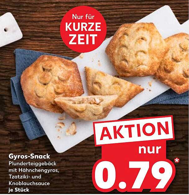 Gyros-Snack Plunderteiggebäck mit Hänchengyros, Tzatziki- und Knoblauchsoße je Stück