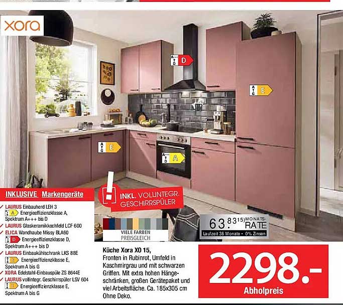 Küche Xora X0 15, Fronten in Rubinrot, Umfeld in Kasmirgrau mit schwarzen Griffen