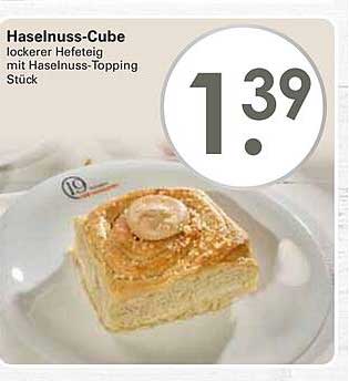 Haselnuss-Cube locker Hefeteig mit Haselnuss-Topping Stück
