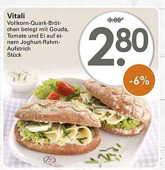 Vitali Vollkorn-Quark-Brötchen belegt mit Gouda, Tomate und Ei auf einem Joghurt-Rahm-Aufstrich, Stück