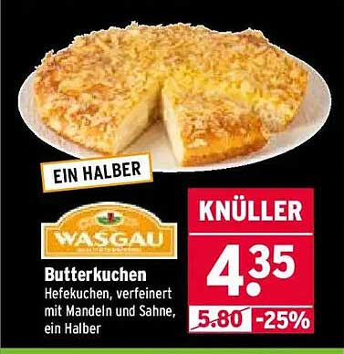 Butterkuchen Hefekuchen, verfeinert mit Mandeln und Sahne, ein Halber