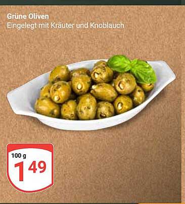 Grüne Oliven eingelegt mit Kräutern und Knoblauch