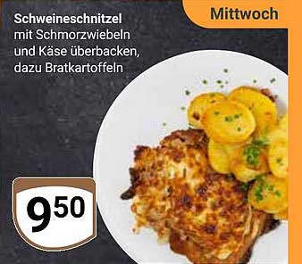 Schweineschnitzel mit Schmorzwiebeln und Käse überbacken, dazu Bratkartoffeln