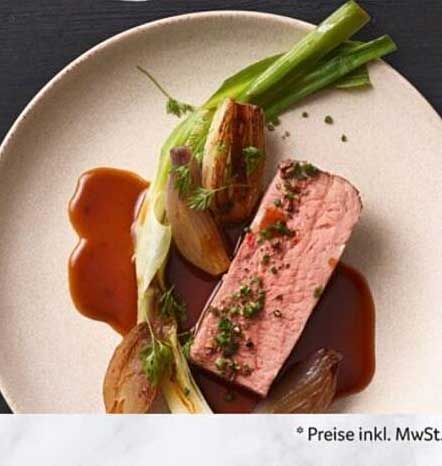 Zartes Rinderfilet mit einer aromatischen Sauce und Gemüsebeilage